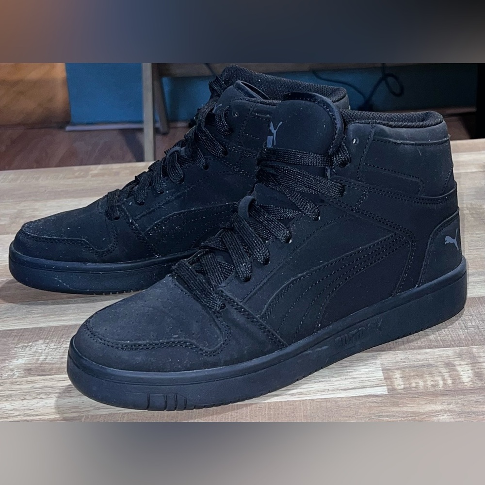PUMA Men's Rebound LayUp Buck Shoes
Size 7.5